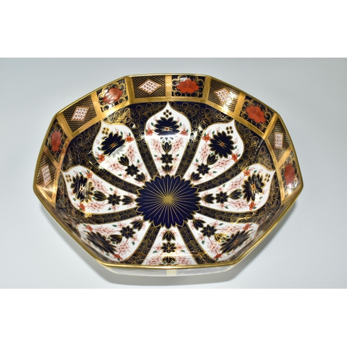 366 - A BOXED ROYAL CROWN DERBY 'IMARI' 1128 PATTERN SOLID GOLD BAND OCTAGONAL FRUIT BOWL, diameter 28cm, ... 