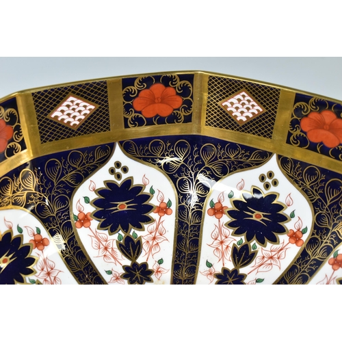 366 - A BOXED ROYAL CROWN DERBY 'IMARI' 1128 PATTERN SOLID GOLD BAND OCTAGONAL FRUIT BOWL, diameter 28cm, ... 