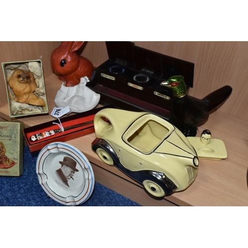 376 - A GROUP OF NAMED CERAMICS AND COLLECTABLES, comprising a Sadler novelty  yellow racing car teapot Re... 