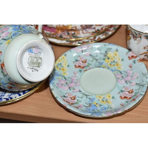 390 - A GROUP OF SHELLEY, ROYAL ALBERT, ROYAL CROWN DERBY AND OTHER TEAWARE, including Royal Albert Old En... 