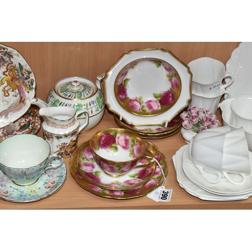 390 - A GROUP OF SHELLEY, ROYAL ALBERT, ROYAL CROWN DERBY AND OTHER TEAWARE, including Royal Albert Old En... 