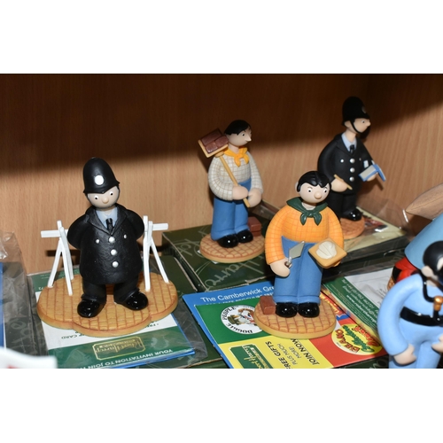 398 - TWELVE BOXED ROBBERT HARROP CAMBERWICK GREEN COLLECTION FIGURES, comprising CG60 The Bugler (Soldier... 