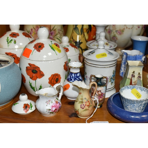 440 - A GROUP OF NAMED CERAMICS, to include a Carlton ware tobacco jar, three Goebel 'Poppy' pattern kitch... 