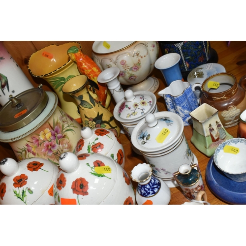 440 - A GROUP OF NAMED CERAMICS, to include a Carlton ware tobacco jar, three Goebel 'Poppy' pattern kitch... 