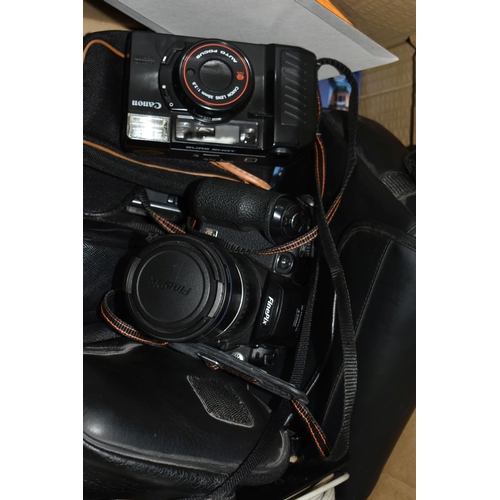 488 - A BOX OF VINTAGE PHOTOGRAPHIC EQUIPMENT AND BINOCULARS ETC, to include a Fuji S5000 digital bridge c... 