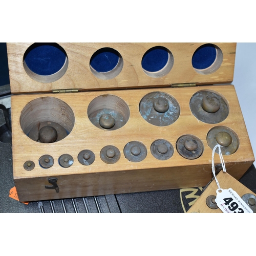 493 - A CASED MOORE & WRIGHT DEPTH MICROMETER GAUGE AND TWO INCOMPLETE CASED SETS OF WEIGHTS SUPPLIED BY G... 