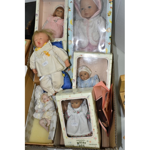 496 - A COLLECTION OF MODERN BOXED COLLECTORS DOLLS, 3 x Heidi Ott 'Little Ones' and a 'Dreamkid', with a ... 