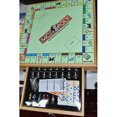 498 - A BOXED PARKER WOODEN DOUBLE SIDED MONOPOLY AND CLUEDO BOARD WITH FIVE OTHER CLASSIC GAMES, (chess, ... 