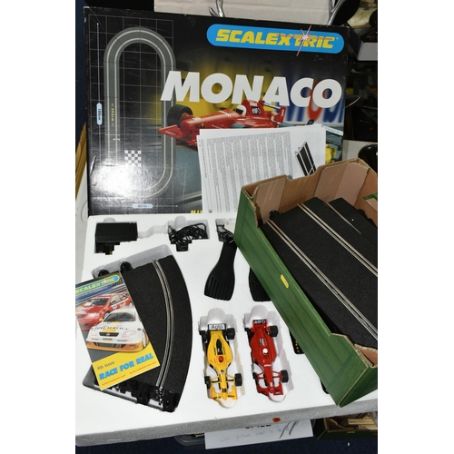 515 - A BOXED SCALEXTRIC MONACO SET, No.C1046, appears complete and in very good condition, looks to have ... 