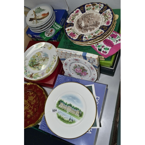 524 - ONE BOX AND LOOSE ROYAL COMMEMORATIVE ITEMS AND COLLECTOR'S PLATES, to include two boxed wedgwood 'C... 