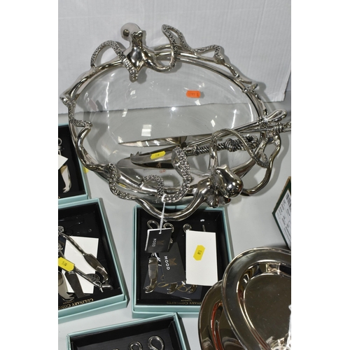 530 - A SELECTION OF BOXED AND UNBOXED DECORATIVE HOMEWARES ETC, comprising a Culinary Concepts glass bowl... 