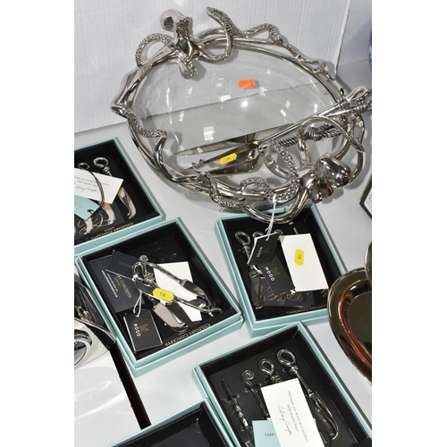 530 - A SELECTION OF BOXED AND UNBOXED DECORATIVE HOMEWARES ETC, comprising a Culinary Concepts glass bowl... 