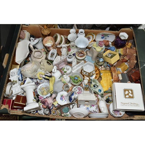 533 - FIVE BOXES AND LOOSE DECORATIVE ORNAMENTS ETC, to include bronzed resin sculptures of Edward VIII, L... 