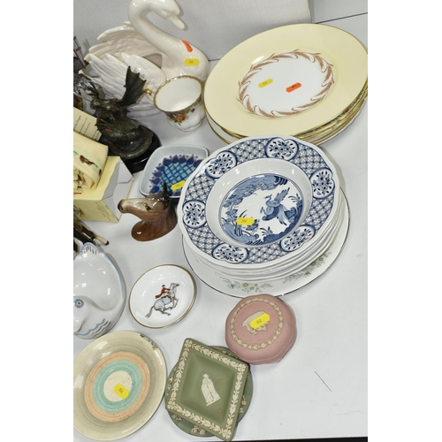 552 - A SMALL SELECTION OF DECORATIVE CERAMICS ETC, to include a Small Royal Copenhagen Fajance dish, a Go... 