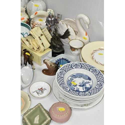 552 - A SMALL SELECTION OF DECORATIVE CERAMICS ETC, to include a Small Royal Copenhagen Fajance dish, a Go... 