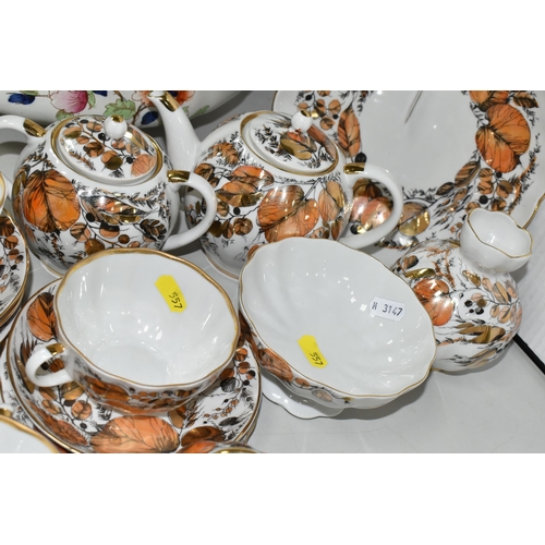 557 - A LOMONOSOV IMPERIAL RUSSIAN PORCELAIN TULIP 'MY GARDEN' PATTERN TEA SET, comprising a small tea pot... 