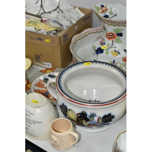 558 - ONE BOX AND LOOSE CERAMICS AND TABLE LINEN, to include a Corona ware 'Peonie' pattern wash bowl and ... 