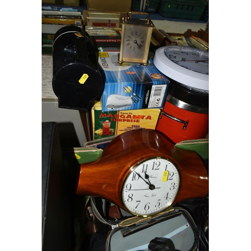 561 - THREE BOXES AND LOOSE ELECTRICALS ITEMS AND SUNDRIES, to include an MT-PH02 radio/turntable, a boxed... 