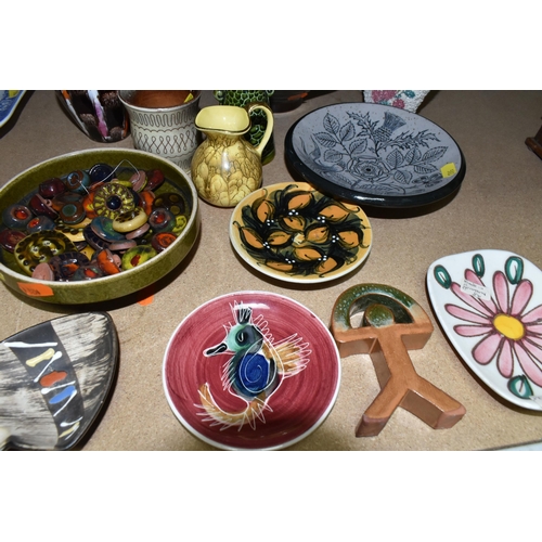 583 - A GROUP OF LATE 19TH CENTURY CERAMICS AND STUDIO POTTERY, ETC, including glazed terracotta buttons, ... 