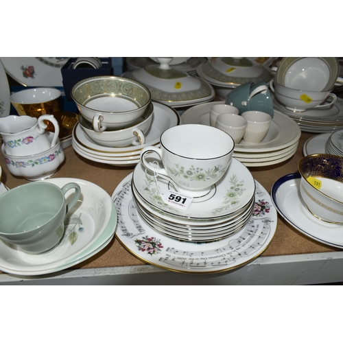 591 - A COLLECTION OF NAMED CERAMICS AND TEAWARE, comprising a Wedgwood 'Westbury' pattern tea cup, saucer... 