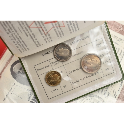 215 - A PLASIC STORAGE BOX OF WORLD COINAGE, to include a volume by The Franklin Mint, Great Historic coin... 