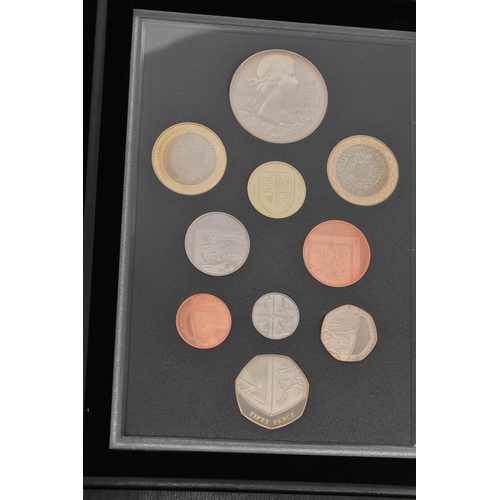 219 - A ROYAL MINT 2009 YEAR COIN SET, to include 'THE KEW GARDENS 50P COIN', together with royalty £5 coi... 