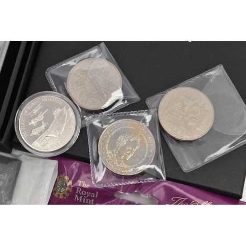 219 - A ROYAL MINT 2009 YEAR COIN SET, to include 'THE KEW GARDENS 50P COIN', together with royalty £5 coi... 