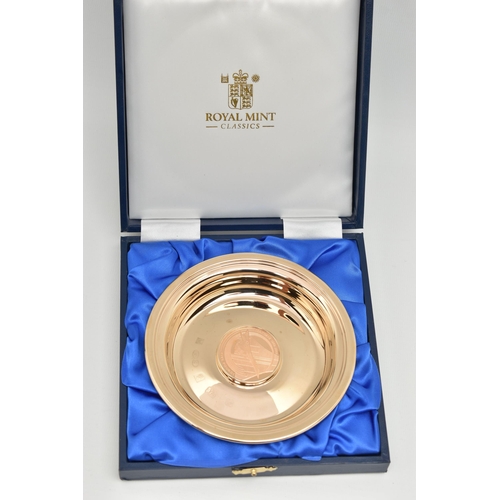 231 - A ROYAL MINT (CLASSIC) CONCORDE 9CT GOLD DISH SET WITH A 22CT 2023 GOLD ALDERNEY FIVE POUND PROOF CO... 