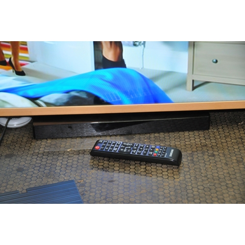 1056 - A SAMSUNG UE43LS003AU 43in 'THE FRAME' LED BACKLIT LCD 4K SMART TV with remote with a SOC1000M One C... 