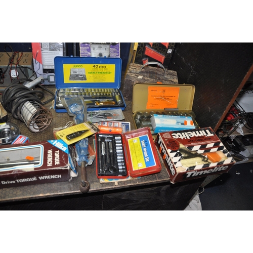 1062 - TWO TRAYS CONTAINING AUTOMOTIVE TOOLS including Gunsons Testune and Timelite, a vintage petrol can w... 