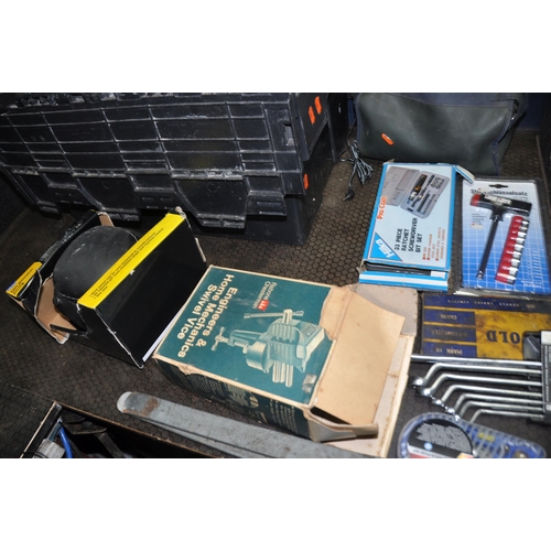 1062 - TWO TRAYS CONTAINING AUTOMOTIVE TOOLS including Gunsons Testune and Timelite, a vintage petrol can w... 