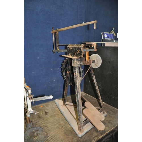 1065 - A VINTAGE CAST IRON BEARING PRESS, a Hobbies manual scroll saw and a drill press (3)