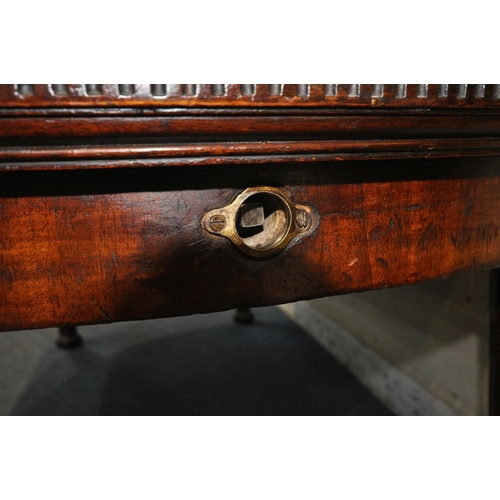 1264 - AN EARLY 20TH CENTURY MAHOGANY OVAL WIND OUT DINING TABLE, with two additional leaves, on square tap... 