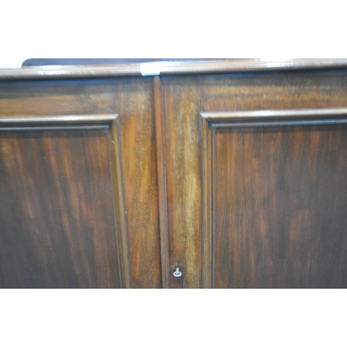 1267 - AN EARLY 20TH CENTURY MAHOGANY SIDEBOARD, with a raised back, the double cupboard doors enclosing a ... 