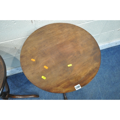 1285 - A GEORGIAN MAHOGANY TRIPOD TABLE, raised on a turned support and three legs, diameter 52cm x height ... 