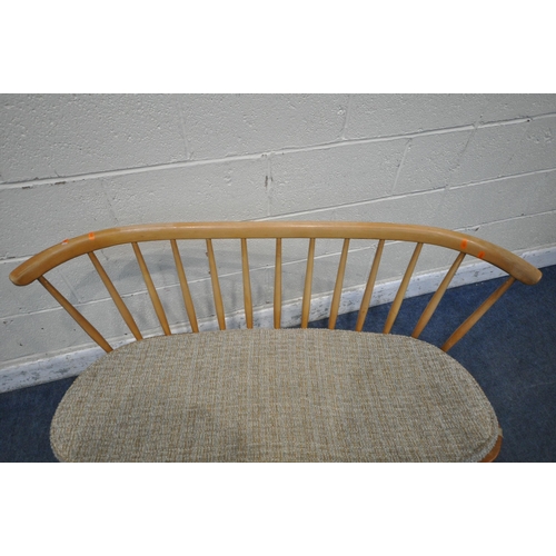 1291 - LUCIAN ERCOLANI, ERCOL, A MID CENTURY ELM AND BEECH DINING LOVE SEAT, with bentwood and spindle back... 