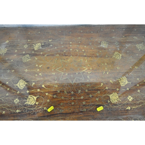 1316 - A 20TH CENTURY MAHOGANY AND BRASS INLAID COFFEE TABLE, with a glass top protector, raised on cabriol... 