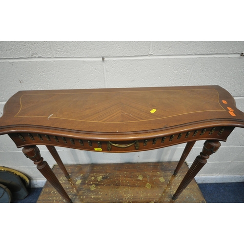 1316 - A 20TH CENTURY MAHOGANY AND BRASS INLAID COFFEE TABLE, with a glass top protector, raised on cabriol... 