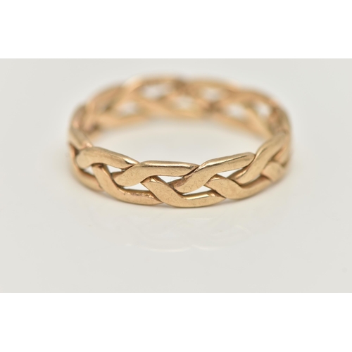 12 - A 'KLEVIN JENKINS' WELSH GOLD RING, a Celtic design 9ct gold ring, approximate width 4.5mm, hallmark... 