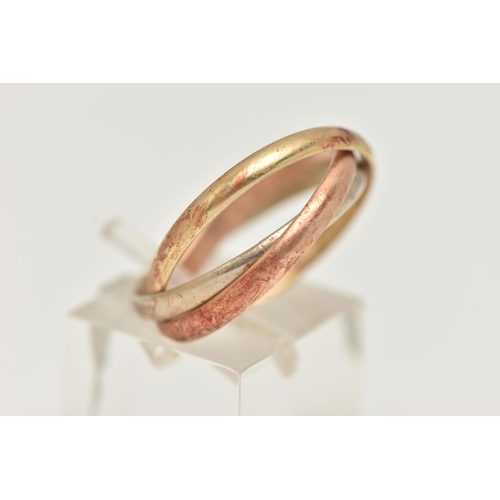 44 - A TRI COLOUR RUSSIAN WEDDING BAND RING, yellow metal, white metal and rose metal rings all interlock... 