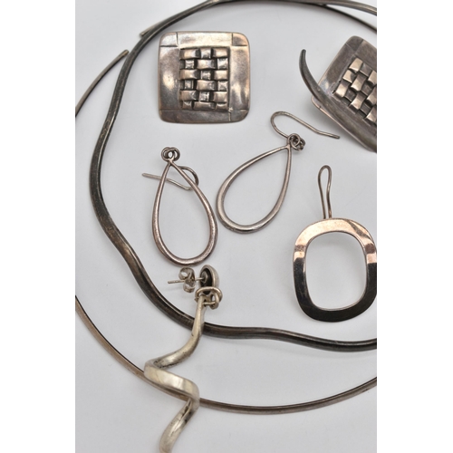 69 - AN ASSORTMENT OF WHITE METAL CONTEMPORY JEWELLERY, to include three collar style necklaces, two stam... 