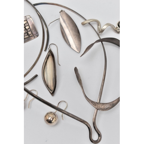 69 - AN ASSORTMENT OF WHITE METAL CONTEMPORY JEWELLERY, to include three collar style necklaces, two stam... 