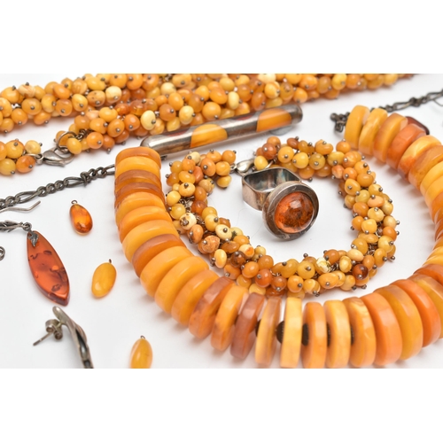 71 - AN ASSORTMENT OF AMBER JEWELLERY, to include a large statement necklace, comprised of thirty nine am... 