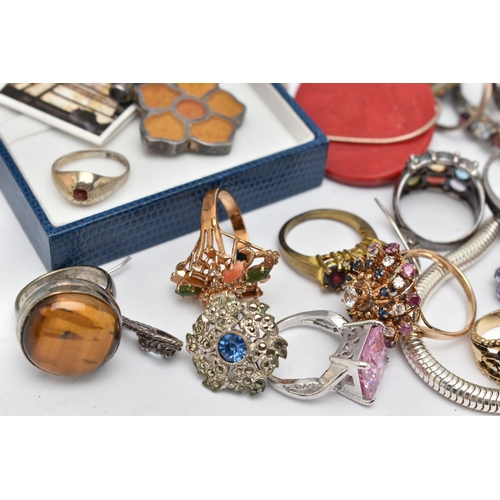 73 - A BAG OF ASSORTED JEWELLERY, to include a semi-precious gemstone set hinged bangle, with oval cut ga... 