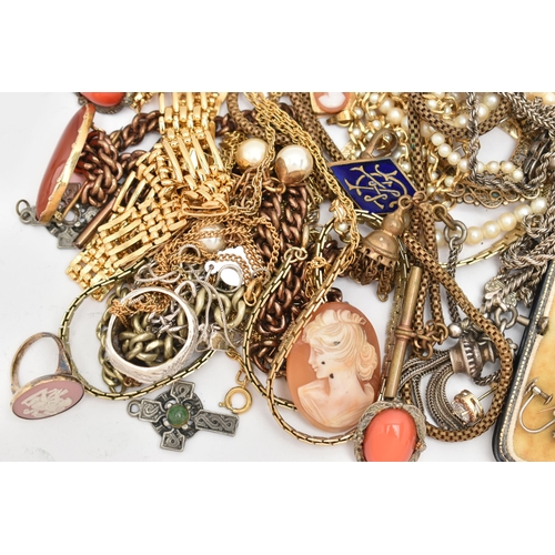 75 - A BAG OF ASSORTED COSTUME JEWELLERY, to include a 9ct gold and paste swivel fob, open work mount hal... 