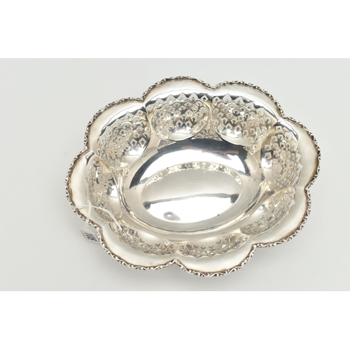 105 - A GEORGE V DISH, scalloped oval dish with scrolled foliate detail to the rim, pierced detail, approx... 