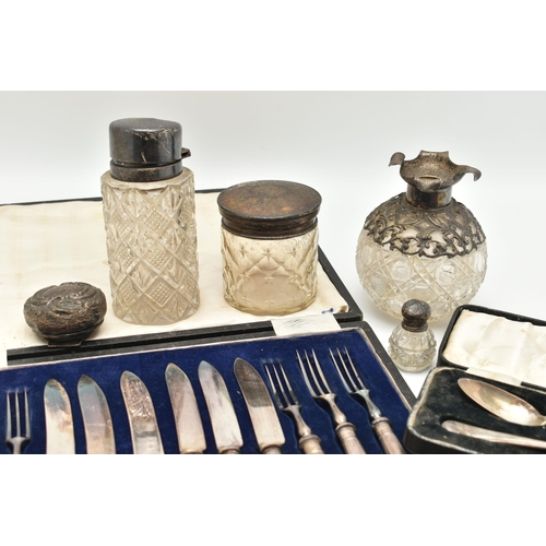 115 - A BOX OF ASSORTED SILVER ITEMS, to include a cased silver christening set including fork and spoon, ... 