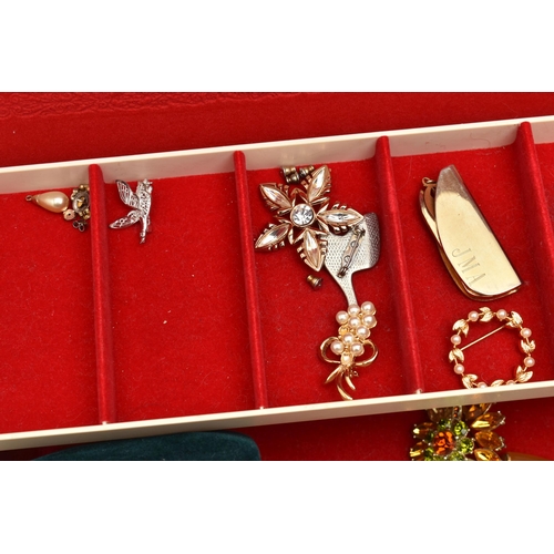 138 - A JEWELLERY BOX WITH ASSORTED JEWELLERY, to include a small white metal geese brooch, stamped sterli... 