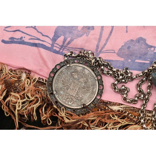 141 - A BOX OF ASSORTED JEWELLERY AND ITEMS, to include a 9ct gold circular locket, with floral pattern, f... 