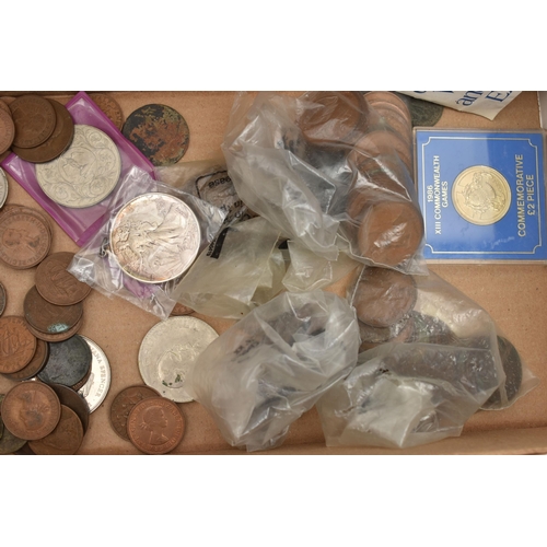 159 - A SMALL BOX OF MIXED COINAGE, to include a Gold Half Sovereign coin 1914, 22ct gold, 3.9 grams, diam... 